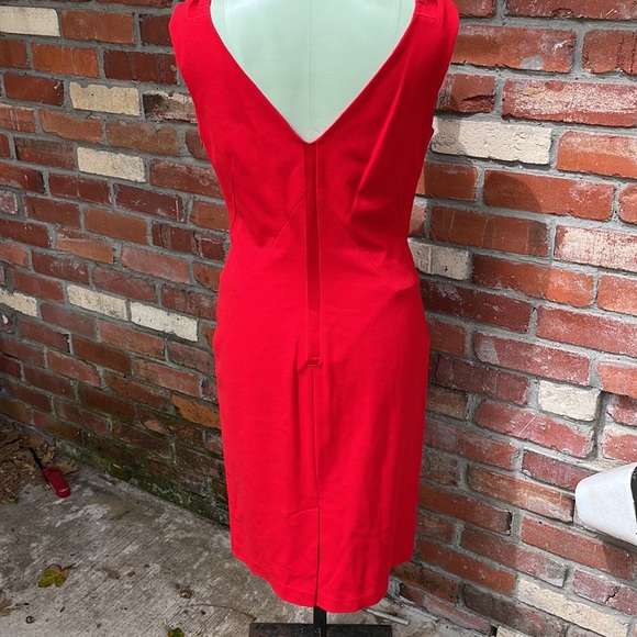 DIANE VONFURSTENBERG EXCLUSIVELY FOR
NIEMEN MARCUS RED SHEATH DRESS SIZE 8 - Picture 4 of 5